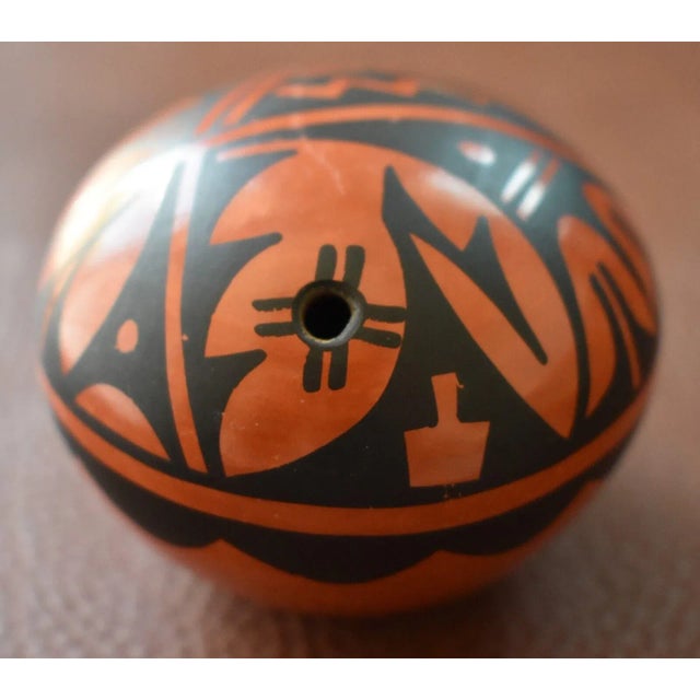 Ceramic Mid 20th Century Loretto Tosa Jemez Peublo Seed Pot Pottery For Sale - Image 7 of 7