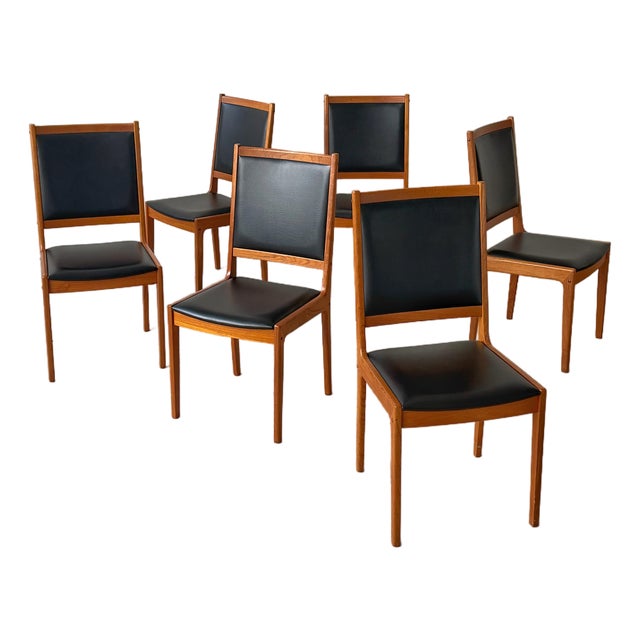 Mid-Century Danish Modern Teak High-Back Dining Chairs, a Set of 6 For Sale
