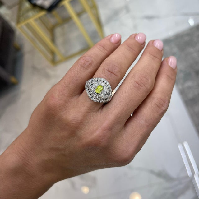 Ladies 18k White Gold Gia Certified Fancy Vivid Green-Yellow Cocktail Ring Size 6 For Sale - Image 11 of 11