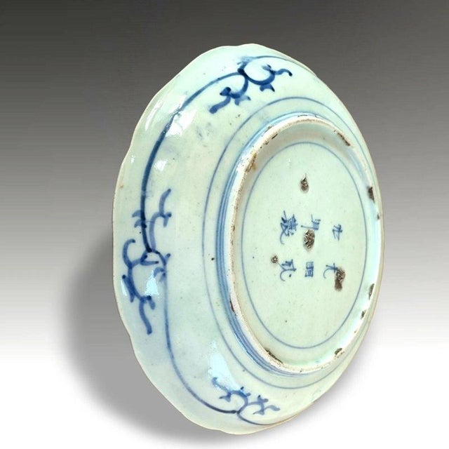 17th Century Antique Late 17th Century Edo Japanese Arita Porcelain Dish, 1690 For Sale - Image 5 of 8