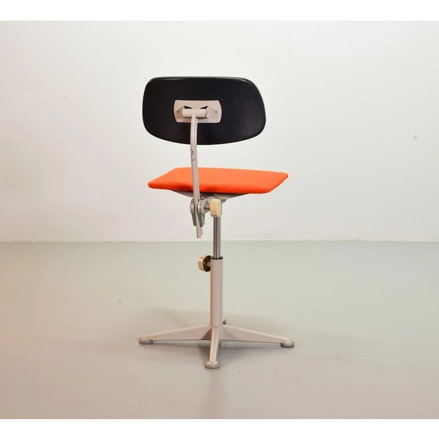 Industrial Dutch Desk Chair from Ahrend De Cirkel, 1950s For Sale - Image 4 of 16