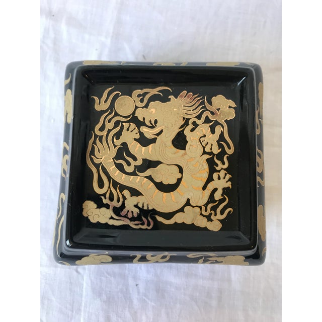 Chinoiserie 1980s Ceramic Chinoiserie Stand/ Platform For Sale - Image 3 of 5