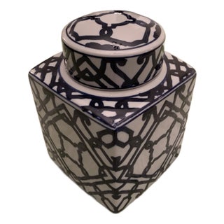 Blue & White Porcelain Tea Caddy Ginger Jar For Sale