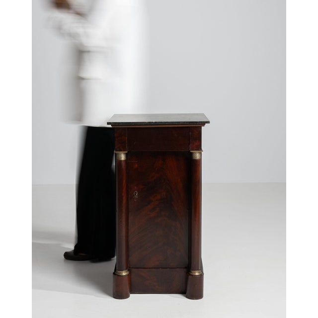 Early 19th Century 1820-1829 France Rich Mahogany Mahogany Pedestal Cabinet For Sale - Image 5 of 11