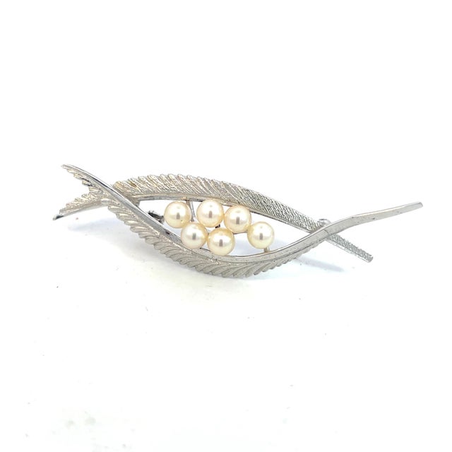 White 1990s Mikimoto Estate Akoya Pearl Brooch Pin Sterling Silver For Sale - Image 8 of 9