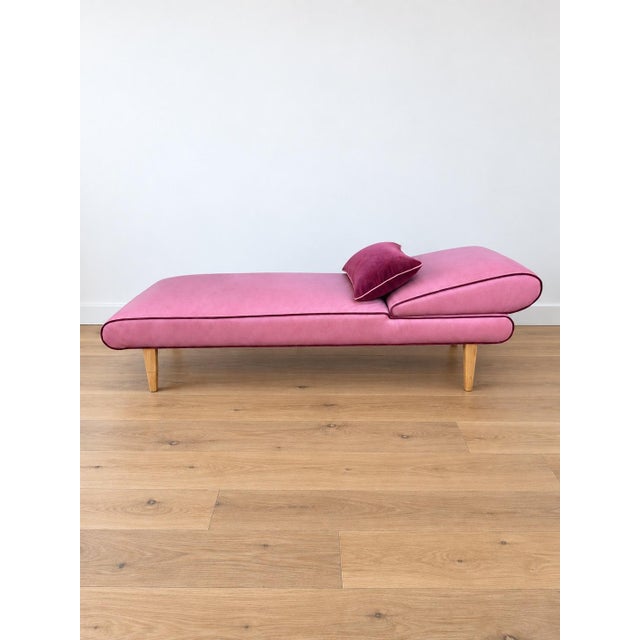 1950s Mid Century Modern Chaise With Adjustable Head Rest. Freshly Reupholstered in Pink Leather Accented With Cherry Mohair Welting. For Sale - Image 5 of 7