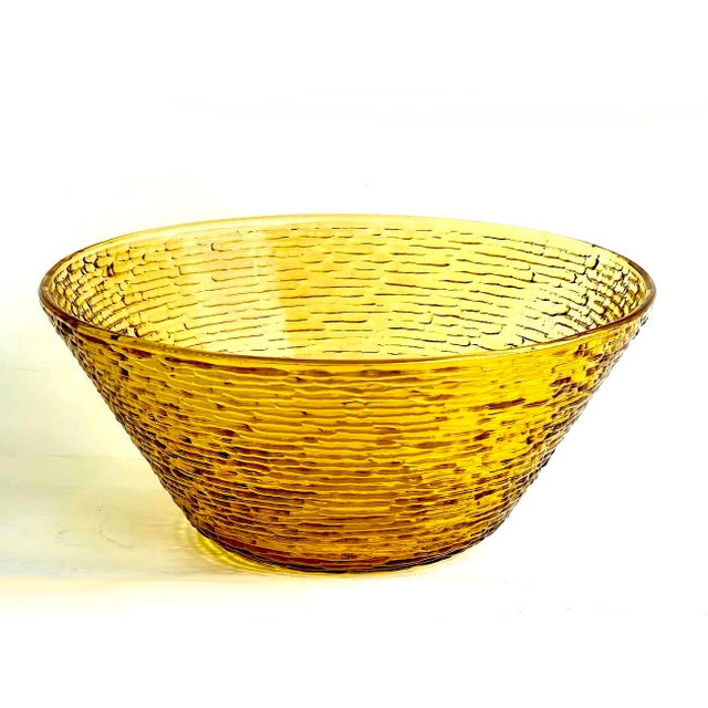 Offered is a vintage serving bowl from Anchor Hocking in their Lido Soreno textured glass pattern. These were everywhere...
