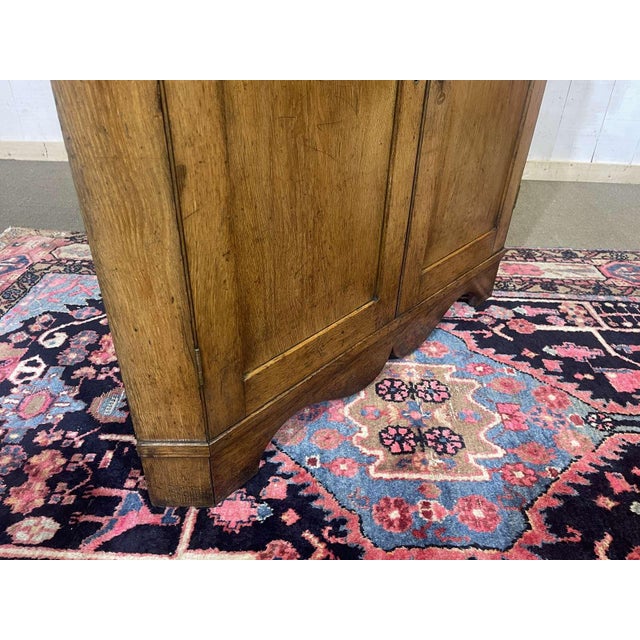 English Corner Cabinet in Oak and Mahogany For Sale - Image 4 of 18