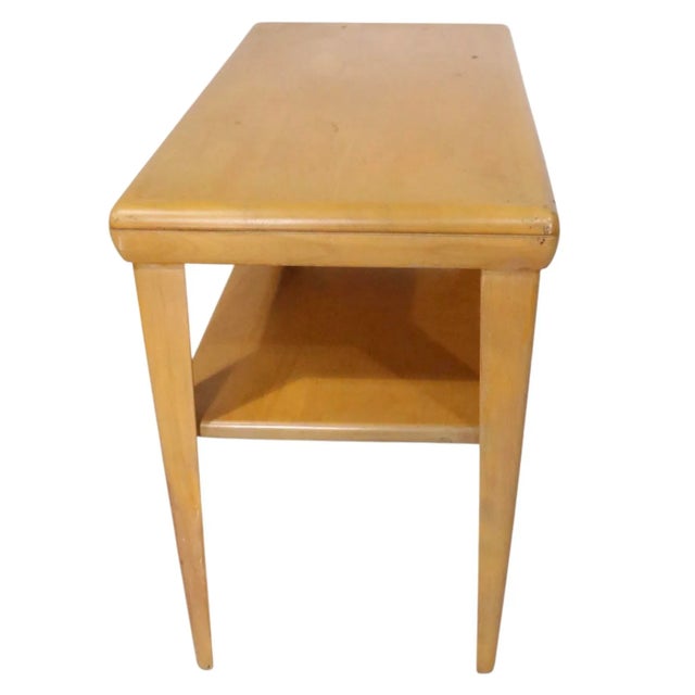 Mid 20th Century Heywood Wakefield Champagne Two Tier Side Table For Sale - Image 10 of 13