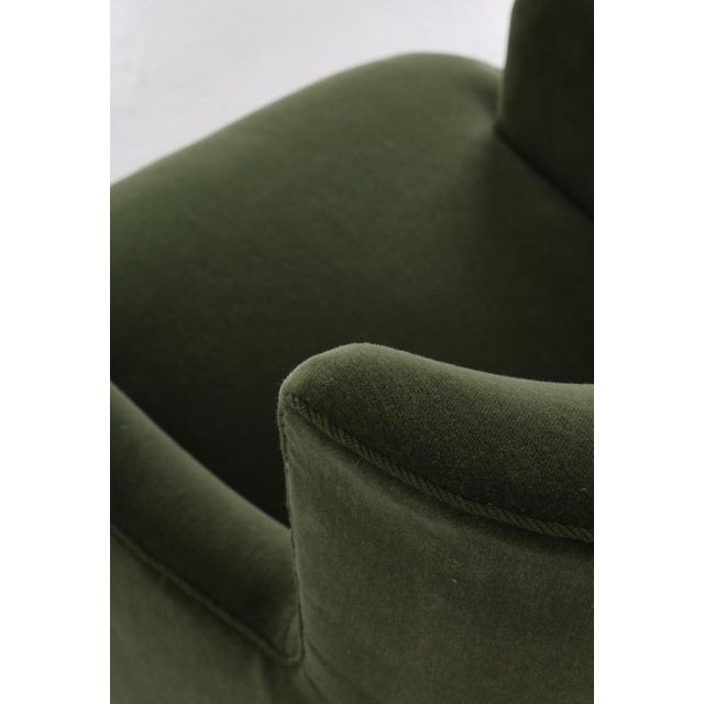 Scandinavian Modern Easy Chair in Green Mohair Velvet Fabric from Fritz Hansen, 1940s For Sale - Image 9 of 18