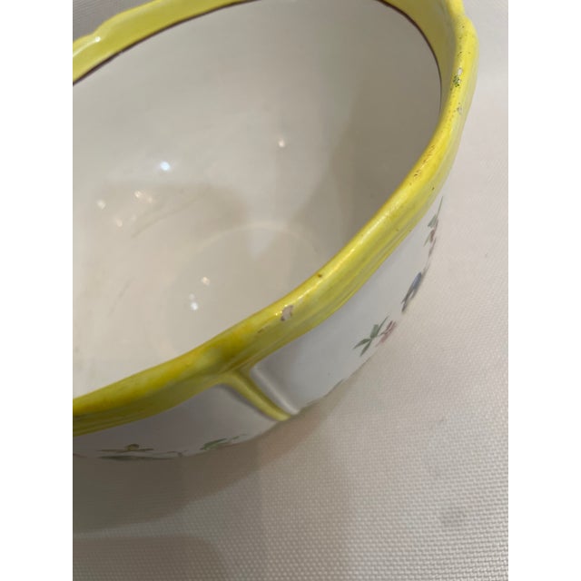 White 1980’s Mottahedeh Faience Italy Bowl With Handpainted Birds For Sale - Image 8 of 9