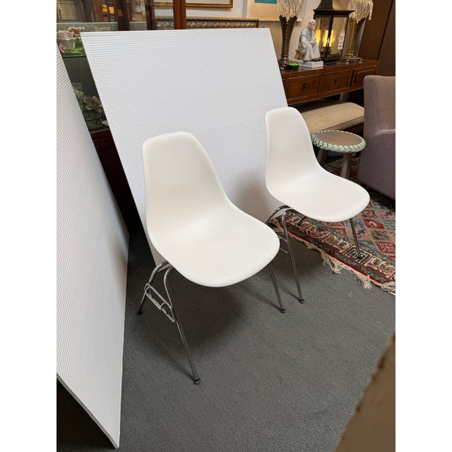 Mid-Century Modern Charles and Ray Eames for Herman Miller White Molded Plastic Stackable Side Chairs, Pair For Sale - Image 3 of 12