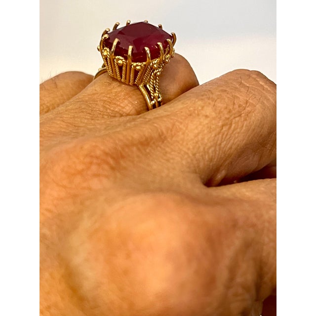 Metal 7.5 Carat Cushion Shape Treated Ruby 14 Karat Yellow Gold Ring For Sale - Image 7 of 18
