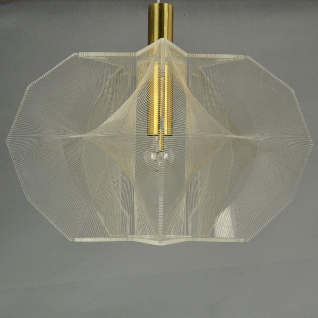 Mid-Century Modern Pendant Lamp in Clear Acrylic Glass, Wire and Brass, 1970s For Sale - Image 12 of 18