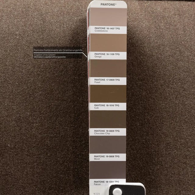 LC2 Fabric Armchair Brown by Le Corbusier for Cassina For Sale - Image 5 of 10