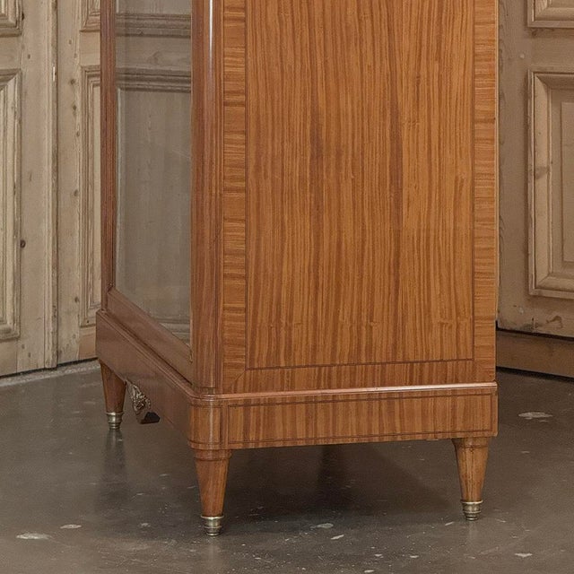 19th Century Parisian Louis XVI Marquetry Bookcase ~ Display Armoire For Sale - Image 15 of 18
