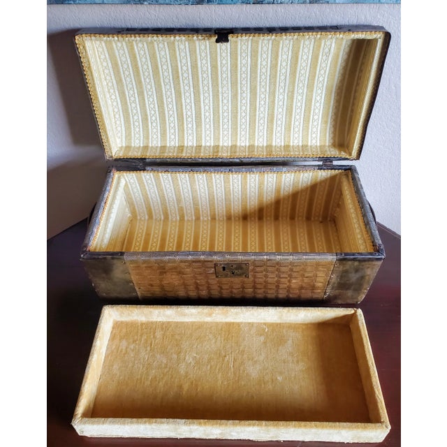Small 19th Century American Travel Trunk Train Case For Sale - Image 4 of 11