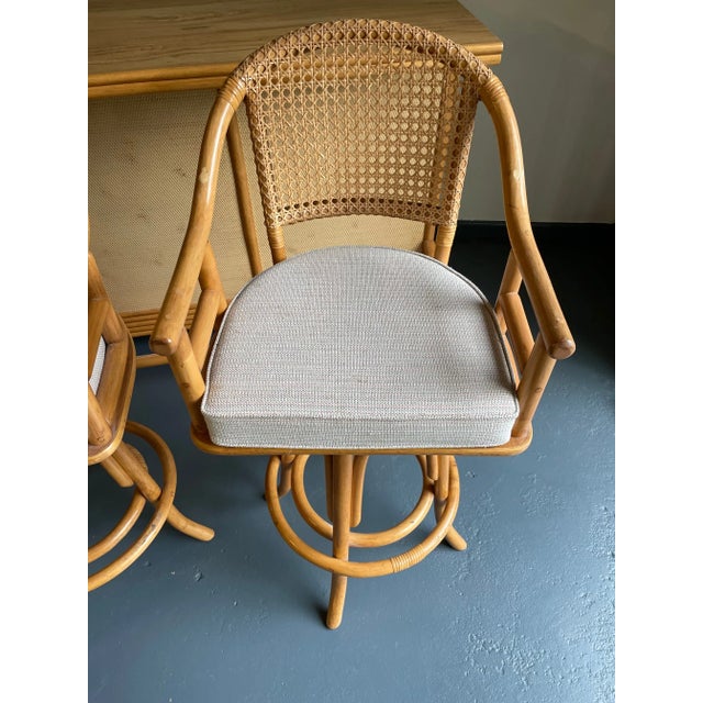 Wood Mid 20th Century Vintage Mid-Century Modern Bamboo and Grasscloth Bar and 4 Bar Stools - Set of 6 For Sale - Image 7 of 12