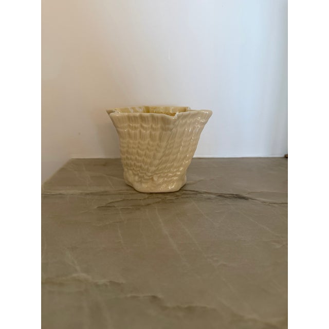 Ceramic 1950s Belleek Iridescent Cream-Colored Limpet Pattern Small Vase For Sale - Image 7 of 7