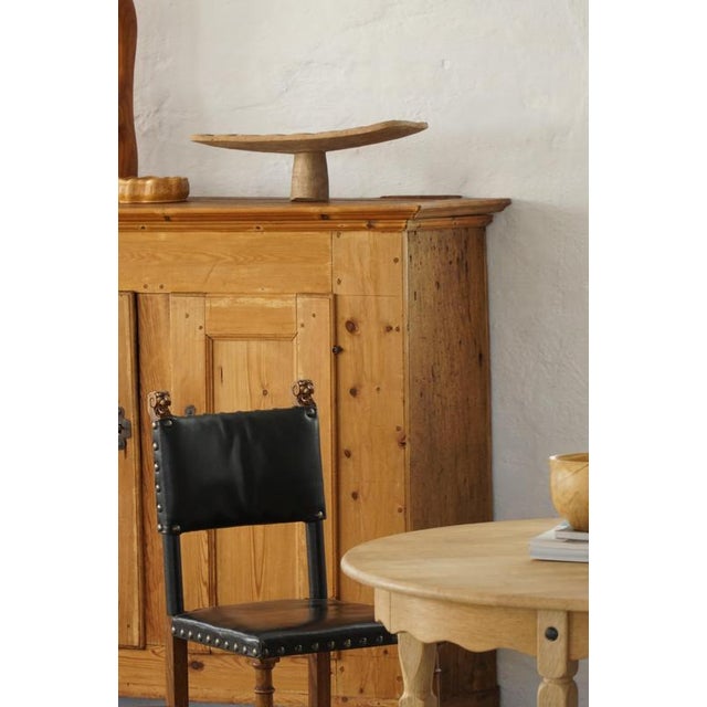 Swedish Grace Dining Chairs in Leather an Carved Wood, Early 20th Century, Set of 8 For Sale - Image 11 of 18