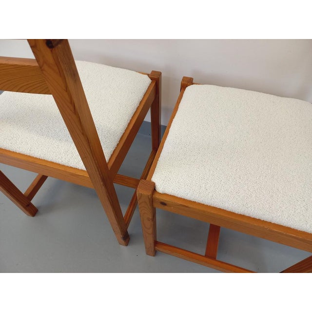 Set of 2 vintage chairs from the 70's in pine wood, seats renovated in very nice white bouclette fabric, firm comfort, in...