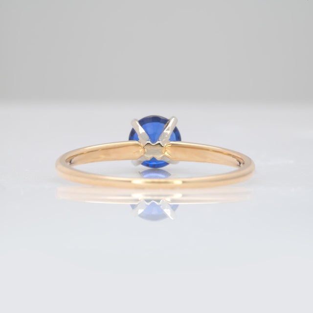 Metal Natural Ceylon Sapphire Solitaire Ring: Solid 14k Gold, 5mm Round Fine Jewelry, Size 6.75 For Sale - Image 7 of 8