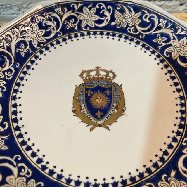 1970s Chateau De Versailles Crest Plate Set of 4 For Sale - Image 6 of 9