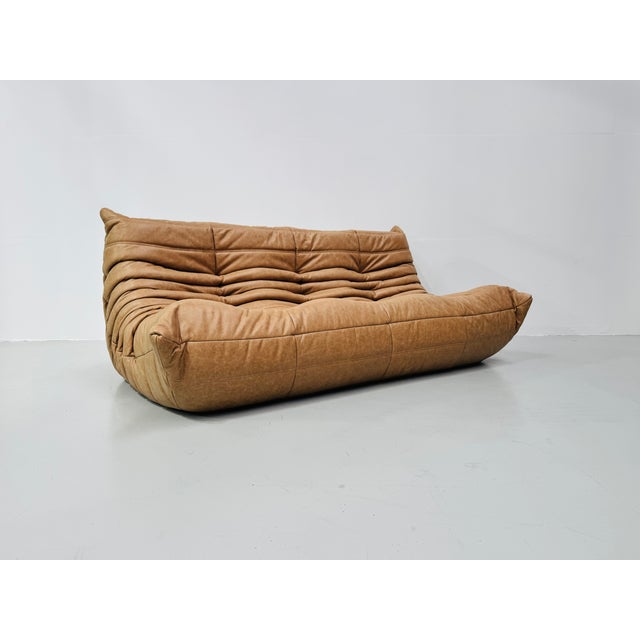 Mid-Century Modern French 3-Seater Togo Sofa in Camel Leather attributed to Michel Ducaroy for Ligne Roset For Sale - Image 3 of 14