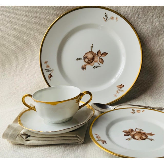 Pair of Antique Bavarian Porcelain Soup Bowls With Underliners - Baroque Gold Details, Paris Find For Sale - Image 4 of 15