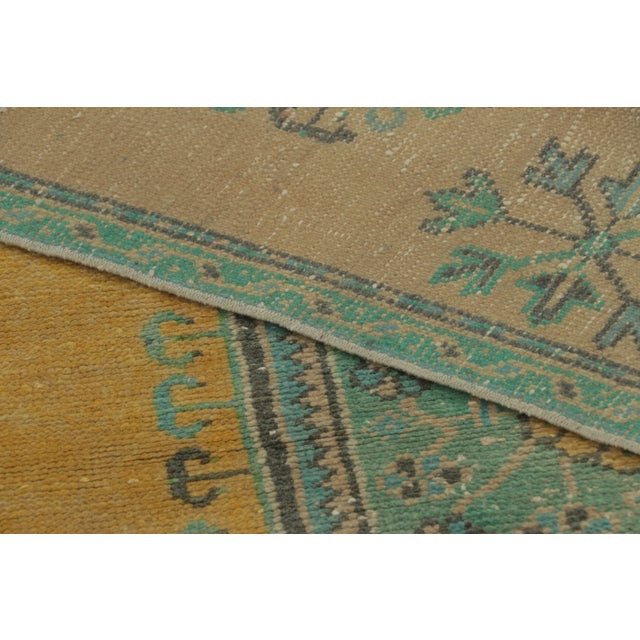 1950s Vintage Turkish Runner With Golden Floral Medallion Design - Rug & Kilim For Sale - Image 5 of 9