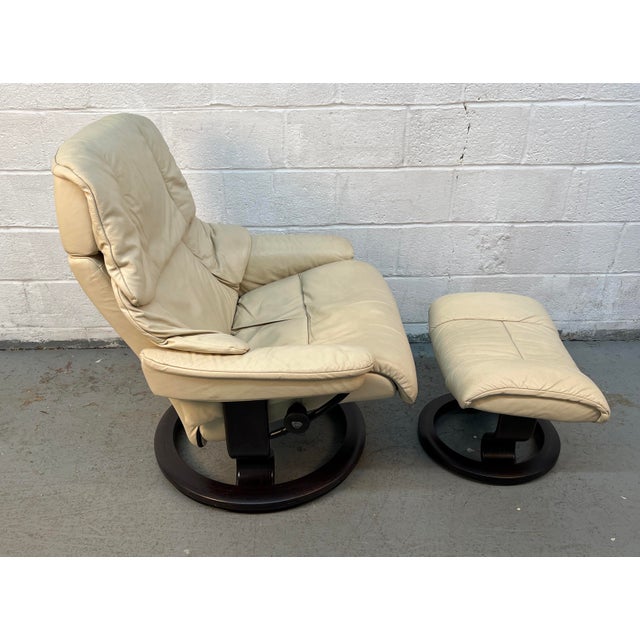 Late 20th Century Pair of j.e Ekornes "Stressless" Leather Recliners W/ Matching Ottomans For Sale - Image 9 of 13