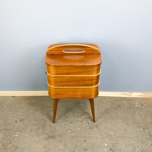 A super cool sewing box with six compartments and plenty of space for your sewing and knitting supplies. The two middle...