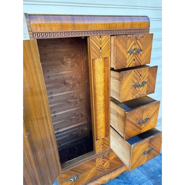 1930s Vintage 1930s Art Deco Waterfall Bedroom Furniture Set Featuring Matching Wooden Grain Veneer Panels, Curved Edges, and Arched Mirrors For Sale - Image 5 of 12