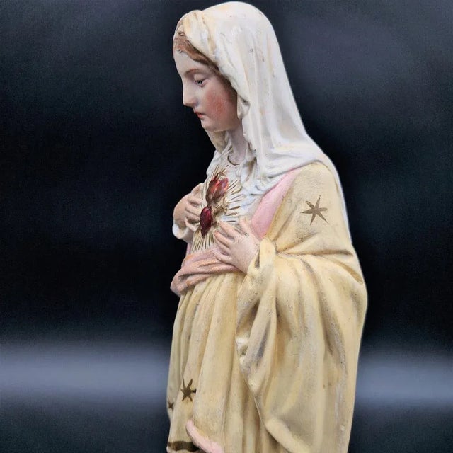 Polychrome Saint Mary Figure, 1880, in Very Good conditions. Designed before 1890