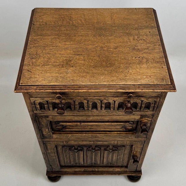Small Early 20th Century English Edwardian Carved Oak Cabinet, 1890s For Sale - Image 11 of 15
