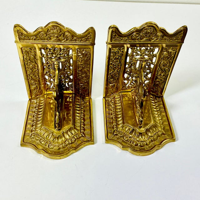 1950s Vintage Mythical Hollywood Regency Boho Chic Brass Winged Lion Bookends - A Pair. For Sale - Image 9 of 14
