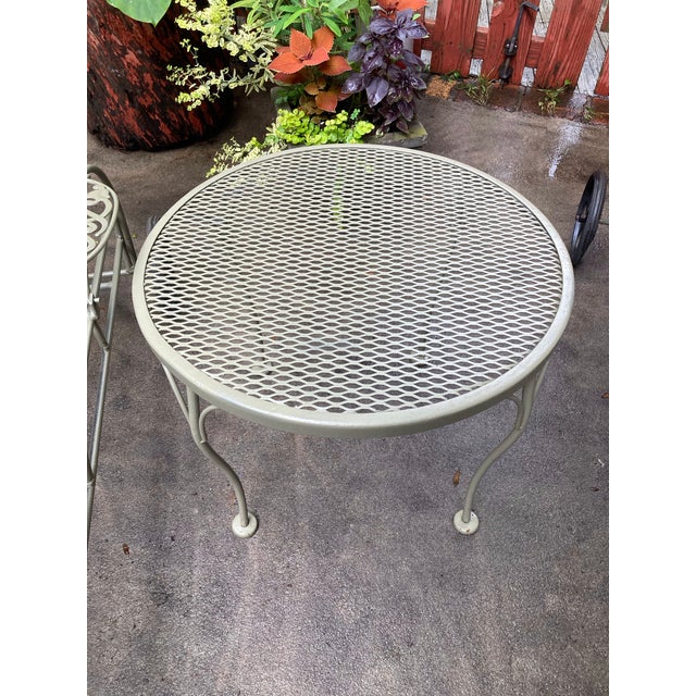 Russell Woodard Iron Chaise Lounge Chairs and Petite Side Table, 3 Pieces - Restored, Attributed For Sale - Image 11 of 11