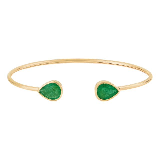Contemporary 2.58ct Pear Emerald Open Cuff Bangle Bracelet in 14k Yellow Gold For Sale