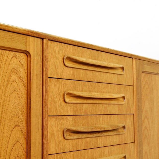 1960s Long Teak Mid Century Credenza by Vb Wilkins for G Plan For Sale In Los Angeles - Image 6 of 10