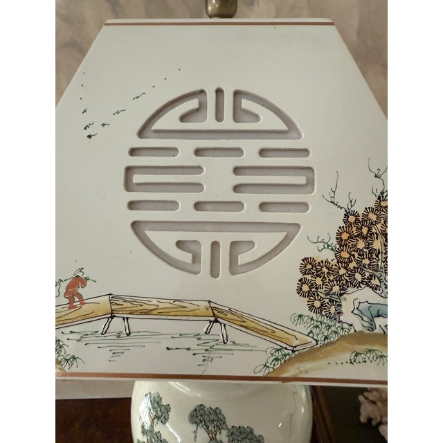 1970s Vintage Chinese Export Ceramic Table Lamp Hand Painted Chinoiserie With Matching Shade For Sale - Image 5 of 12