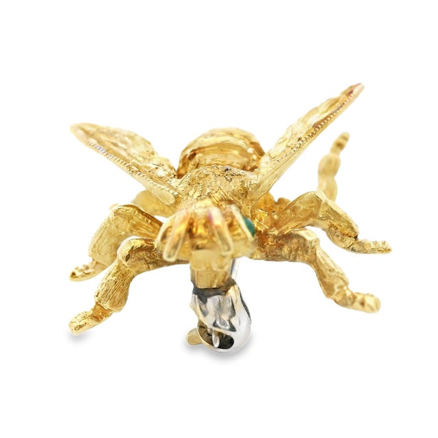 1980s 1980s 14k Yellow Gold & Emerald Bee Brooch For Sale - Image 5 of 13