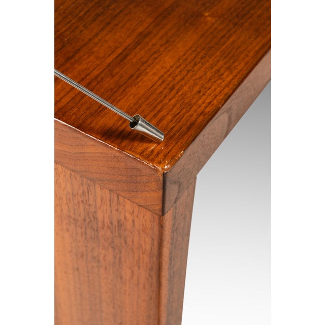 Substantial Handmade Minimalist MCM Custom-Made Studio / Gallery Dining Table W/ Matching Benches Set in Walnut, Usa, C. 1980s For Sale - Image 14 of 17