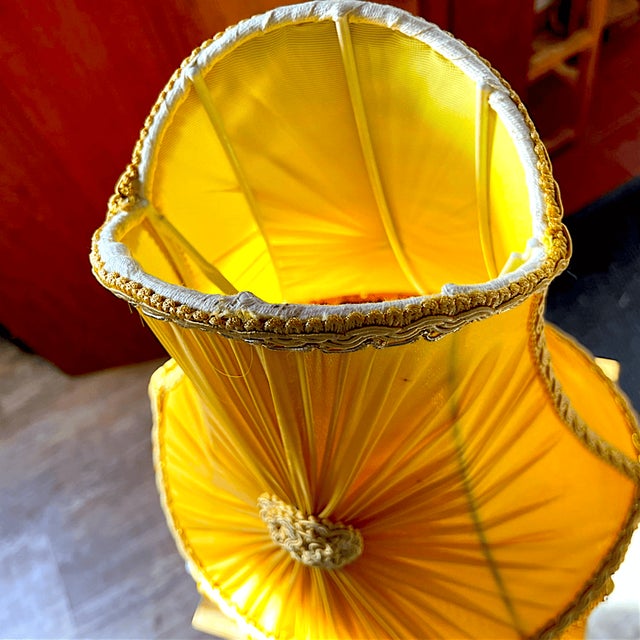 Textile Mid-Century Modern Geometric Amber Acrylic Glass Table Lamp with Hollywood Regency Lampshade, 1960s For Sale - Image 7 of 18