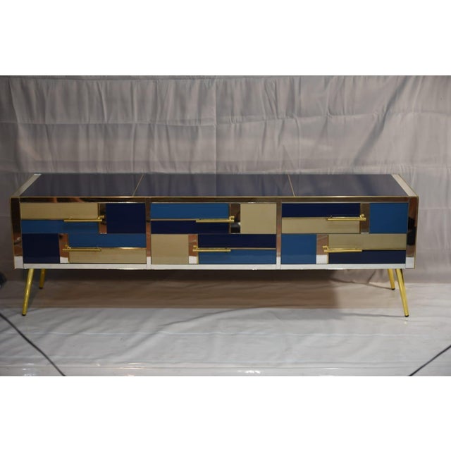 Discover our exclusive handcrafted chest of drawers, a true jewel of Italian craftsmanship. Every detail of this piece is...