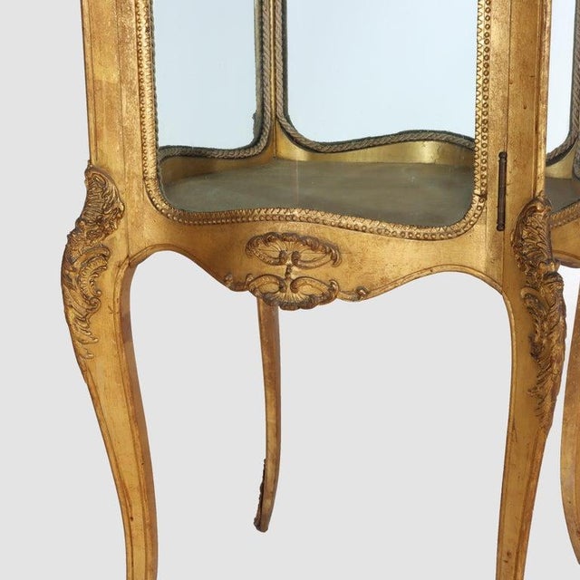 Antique French Louis XIV Giltwood Curved Glass Vitrine C1890 For Sale - Image 4 of 18