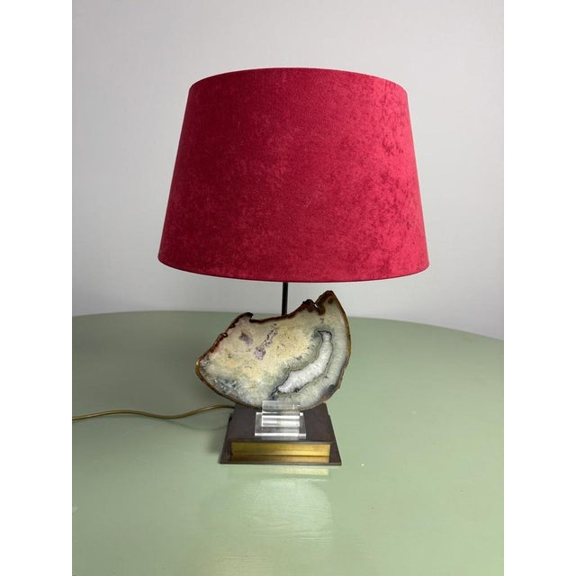 Mid-Century Modern Hollywood Regency Agate and Acrylic Glass Table Lamp with Burgundy Velvet Shade., 1970s For Sale - Image 3 of 15