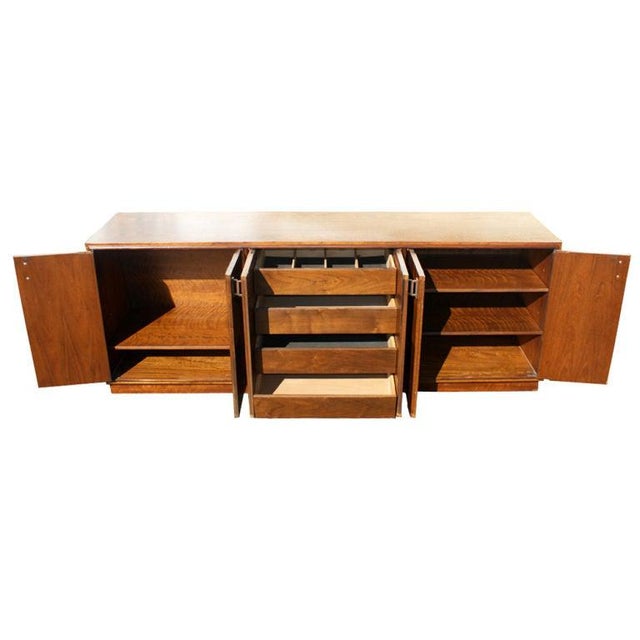 1960s Exotic Wood and Walnut Buffet in the Manner of Renzo Rutili For Sale - Image 5 of 6
