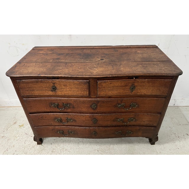 Louis XV Style Chest of Drawers in Oak, 1700s For Sale - Image 9 of 17