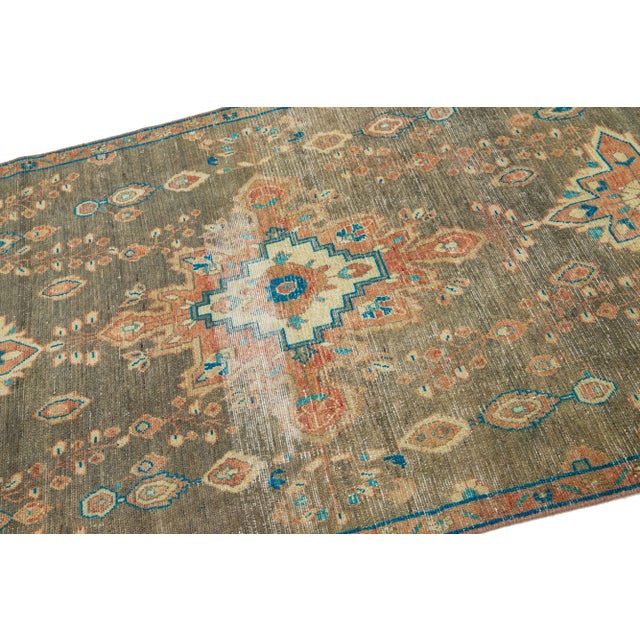 1960s Vintage Distressed Perisna Wool Rug With Medallion Motif in Gray For Sale - Image 4 of 6