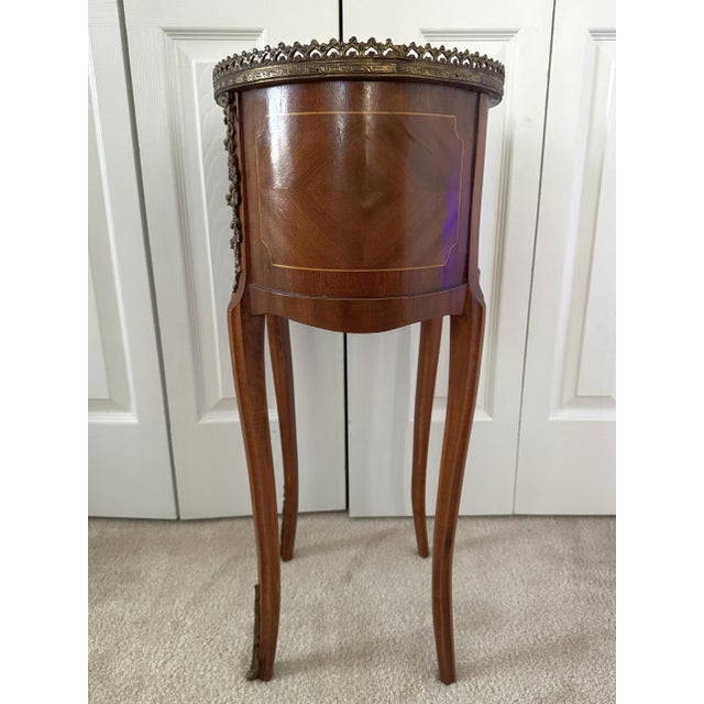 Antique 1920s Louis XV French Walnut Marquetry Side Table W/Ormolu Bronze d'Or For Sale - Image 12 of 18